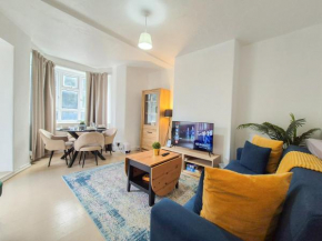 Home like 2-bedroom flat with FREE Wi-Fi in White City, Hammersmith, Shepherds Bush